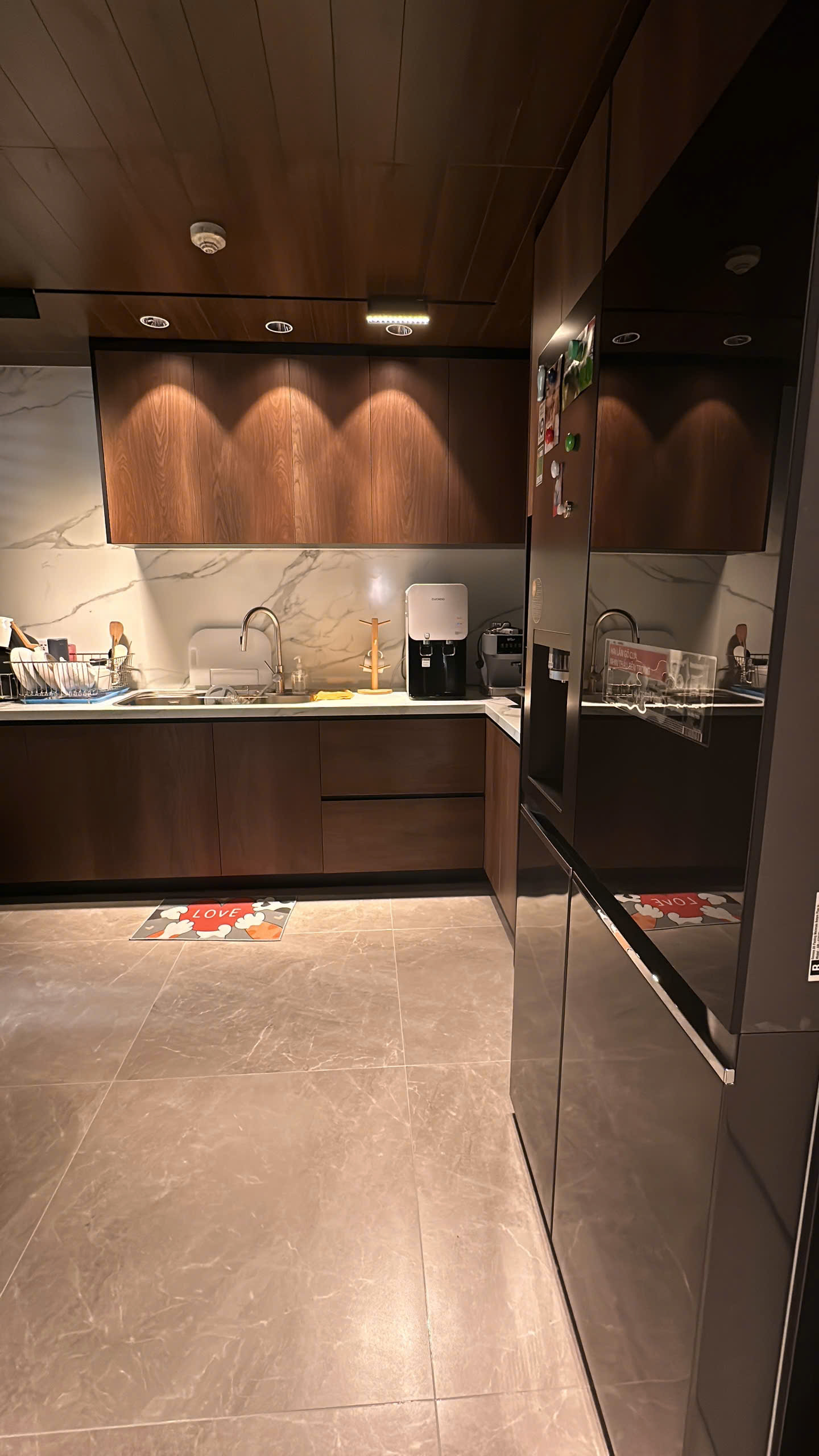 Bán nhanh D1 Mension view sông, view Bitexco tầng cao thoáng mát. - Diện tích: 178m² gồm 4 phòng ngủ, phòng khách