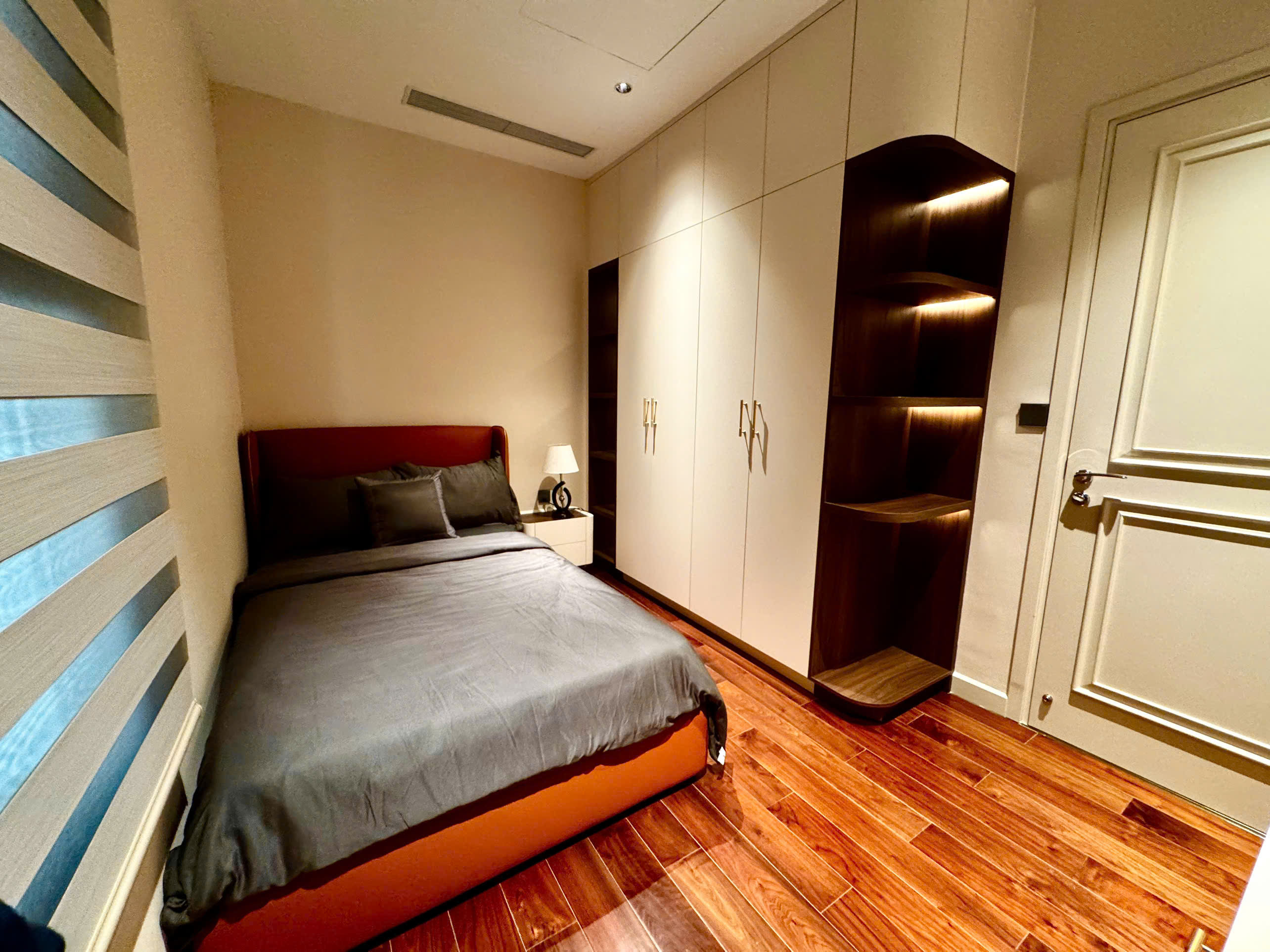 Chính chủ cho thuê căn hộ MADISON, 15 Thi Sách, P.Bến Nghé, Quận 1 : -	CĂN 1 : Diện tích 89m2, 2PN, 2WC