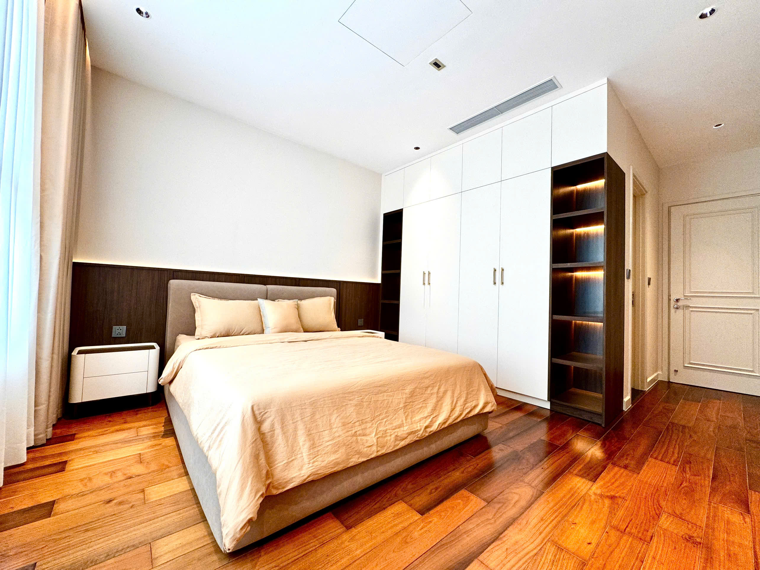 Chính chủ cho thuê căn hộ MADISON, 15 Thi Sách, P.Bến Nghé, Quận 1 : -	CĂN 1 : Diện tích 89m2, 2PN, 2WC