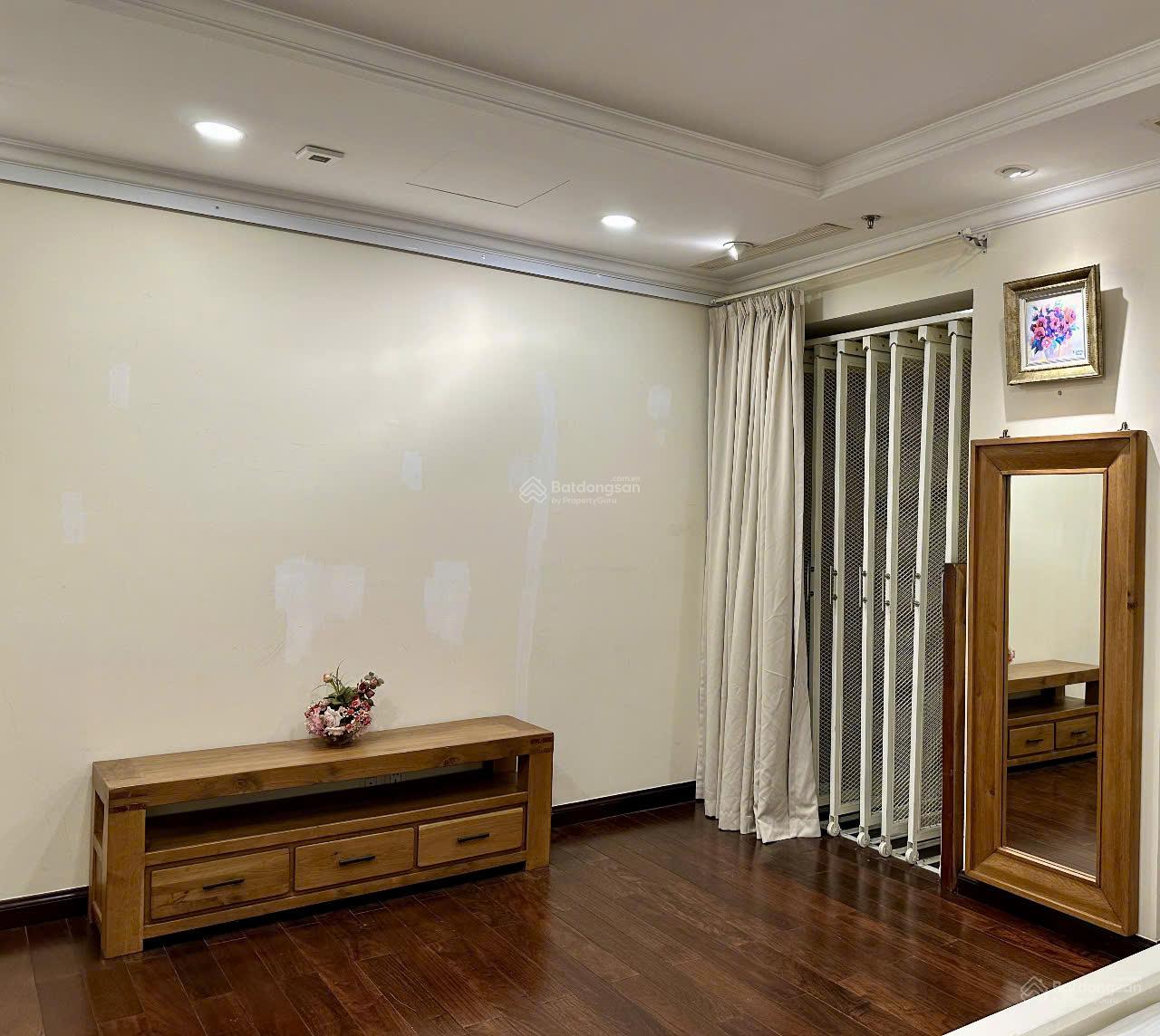 Cho thuê căn hộ Vincom Center Đồng Khởi, 72 Lê Thánh Tôn, Bến Nghé, Quận 1, Hồ Chí Minh: -	 Diện tích 163m2, 3 phòng ngủ