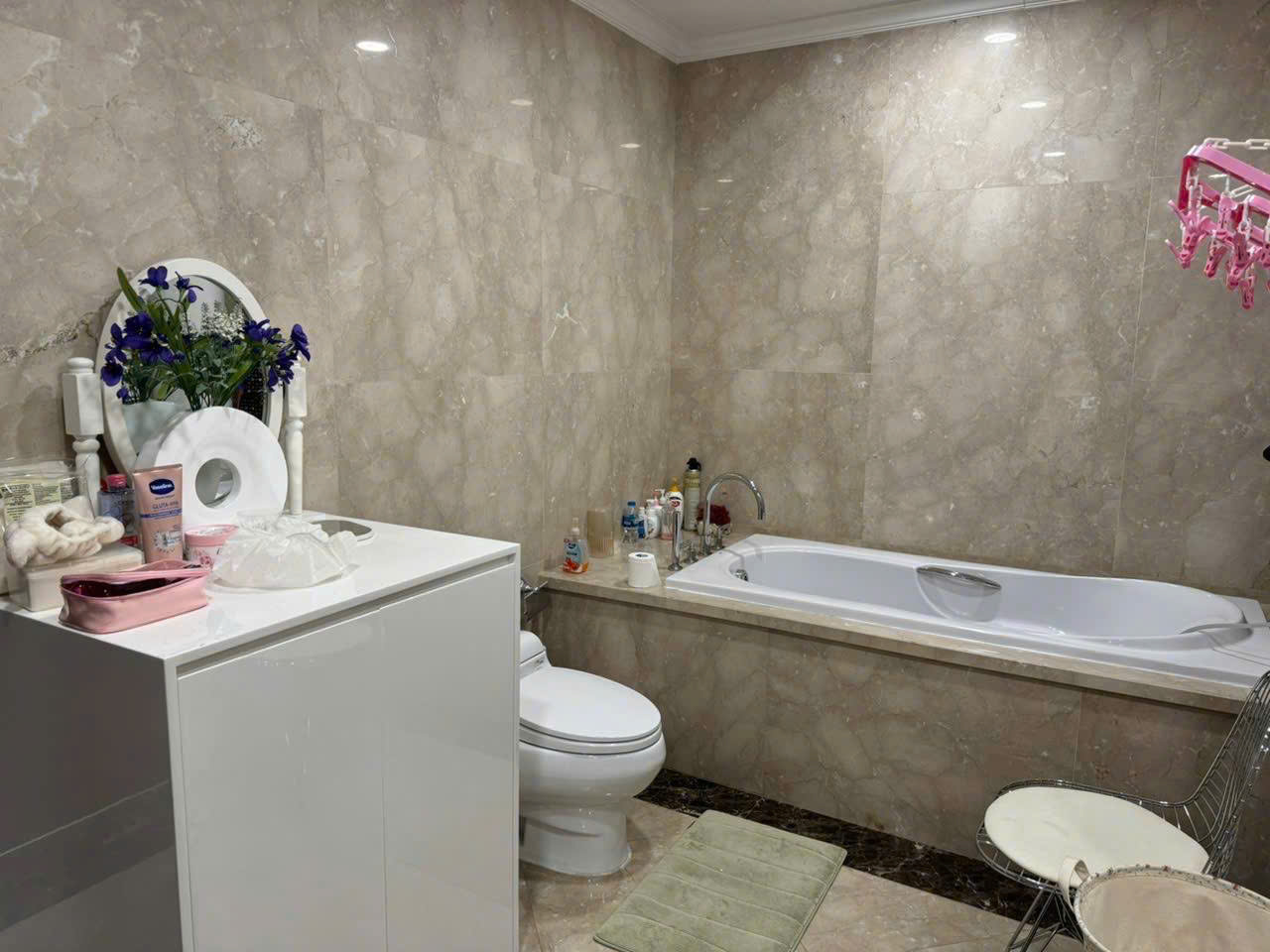 Cho thuê Căn hộ Vincom Đồng khởi, số 72 Lê Thánh Tôn, P.Bến Nghé trung tâm Quận 1: -	Giá 55 triệu/tháng, có thương lượng
