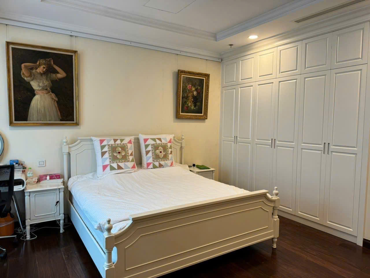 Cho thuê Căn hộ Vincom Đồng khởi, số 72 Lê Thánh Tôn, P.Bến Nghé trung tâm Quận 1: -	Giá 55 triệu/tháng, có thương lượng