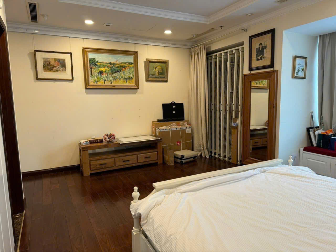 Cho thuê Căn hộ Vincom Đồng khởi, số 72 Lê Thánh Tôn, P.Bến Nghé trung tâm Quận 1: -	Giá 55 triệu/tháng, có thương lượng