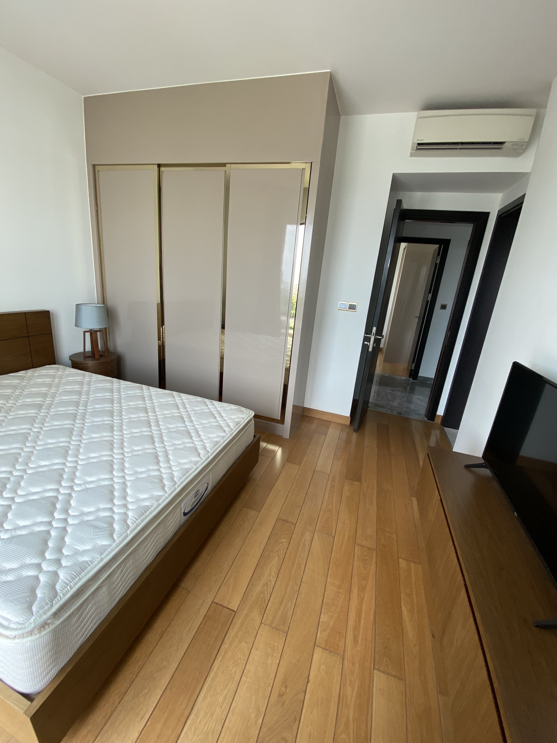 Cho thuê D1 Mension, 608 Võ Văn Kiệt, Phường Cầu Kho, Quận 1 :  - Căn 1 : 2PN, 2WC tầng thấp, full nội thất giá 22 triệu