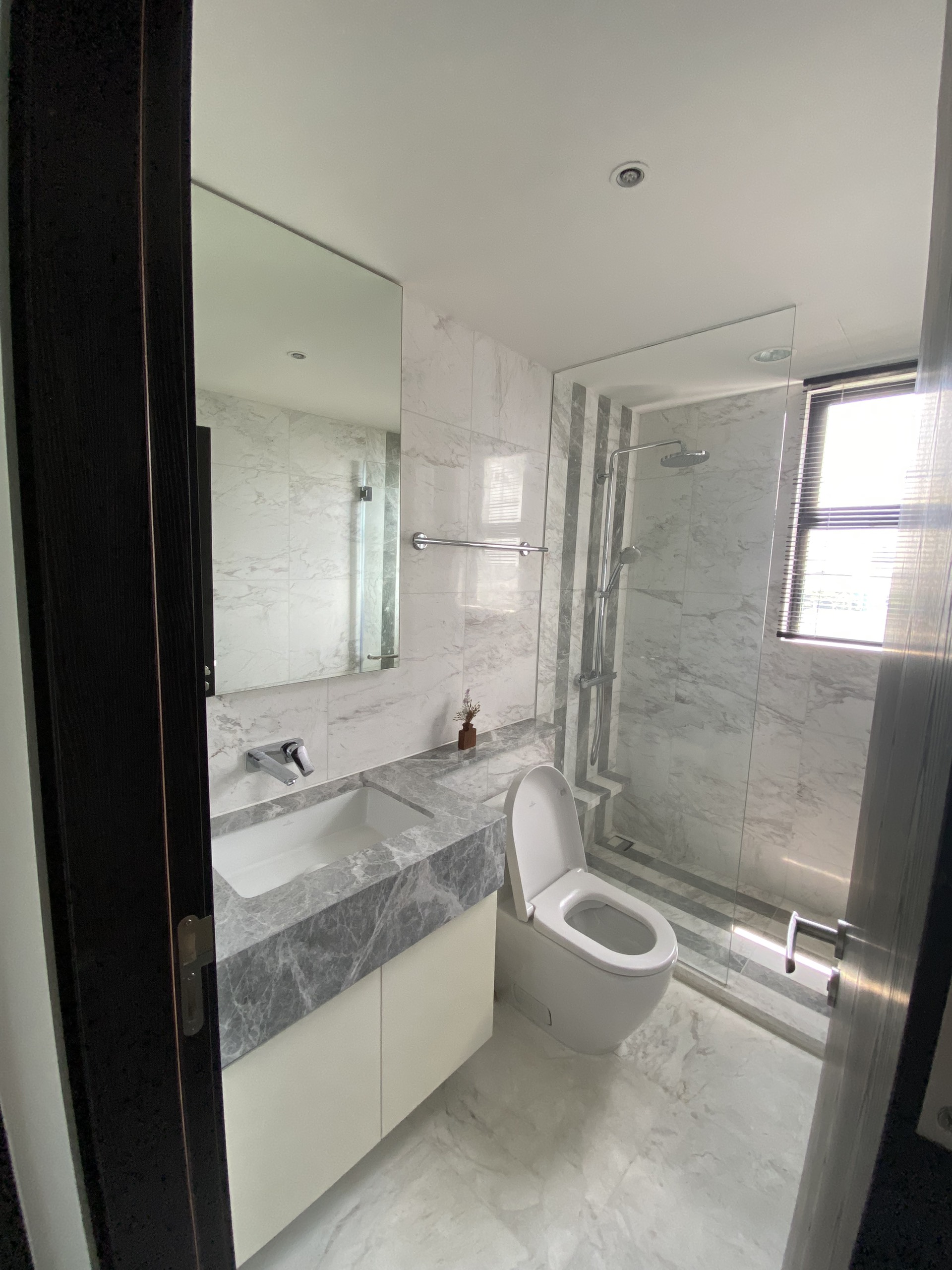 Cho thuê D1 Mension, 608 Võ Văn Kiệt, Phường Cầu Kho, Quận 1 :  - Căn 1 : 2PN, 2WC tầng thấp, full nội thất giá 22 triệu