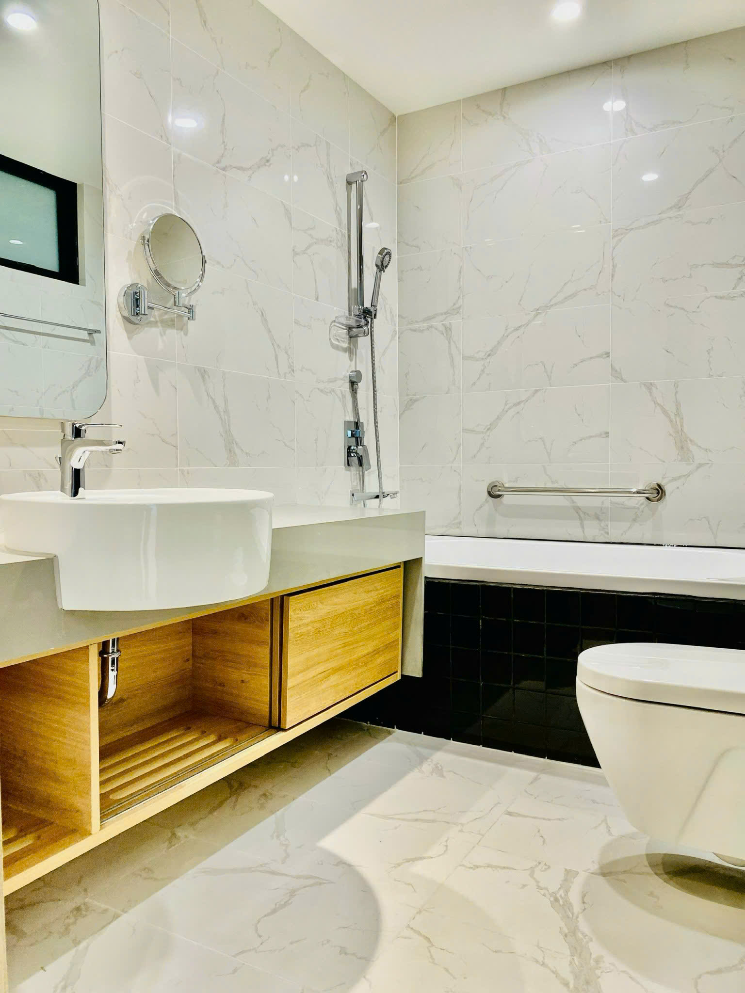 Cần cho thuê Duplex Zenity, 608 Võ Văn Kiệt, Phường Cầu Kho, Q.1 : -	 Diện tích : 161m2, Thiết kế 3PN, 3WC, tầng cao.