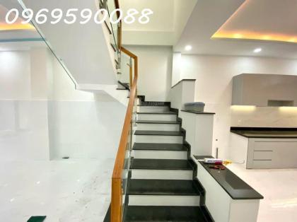 Nhà phố HIẾM Q.4 hẻm 8m Khánh Hội DTS 130m2 ngang 4m vị trí đẹp sát vách Q1 chỉ 12.5 tỷ.