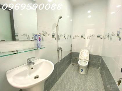 Nhà phố HIẾM Q.4 hẻm 8m Khánh Hội DTS 130m2 ngang 4m vị trí đẹp sát vách Q1 chỉ 12.5 tỷ.