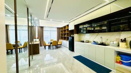 Nhà đẹp,ở ngay,gần phố ngõ thông ,oto vào nhà 7T thang máy,DT 45m,giá 16,8 tỷ  Lâm Hạ ,Long Biên