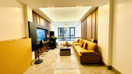 Nhà đẹp,ở ngay,gần phố ngõ thông ,oto vào nhà 7T thang máy,DT 45m,giá 16,8 tỷ  Lâm Hạ ,Long Biên
