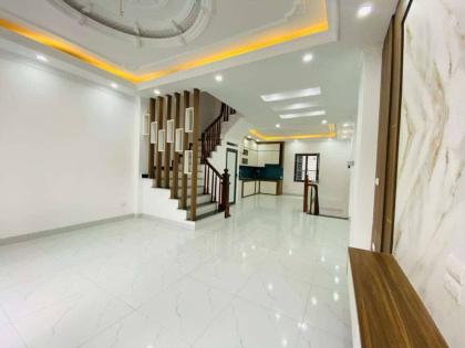 Ngõ xuân la dt42m2, 5 tầng .mặt tiền 4m. giá 7.1tỷ ngõ ô tô