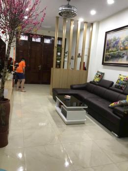 Ngõ xuân la dt42m2, 5 tầng .mặt tiền 4m. giá 7.1tỷ ngõ ô tô