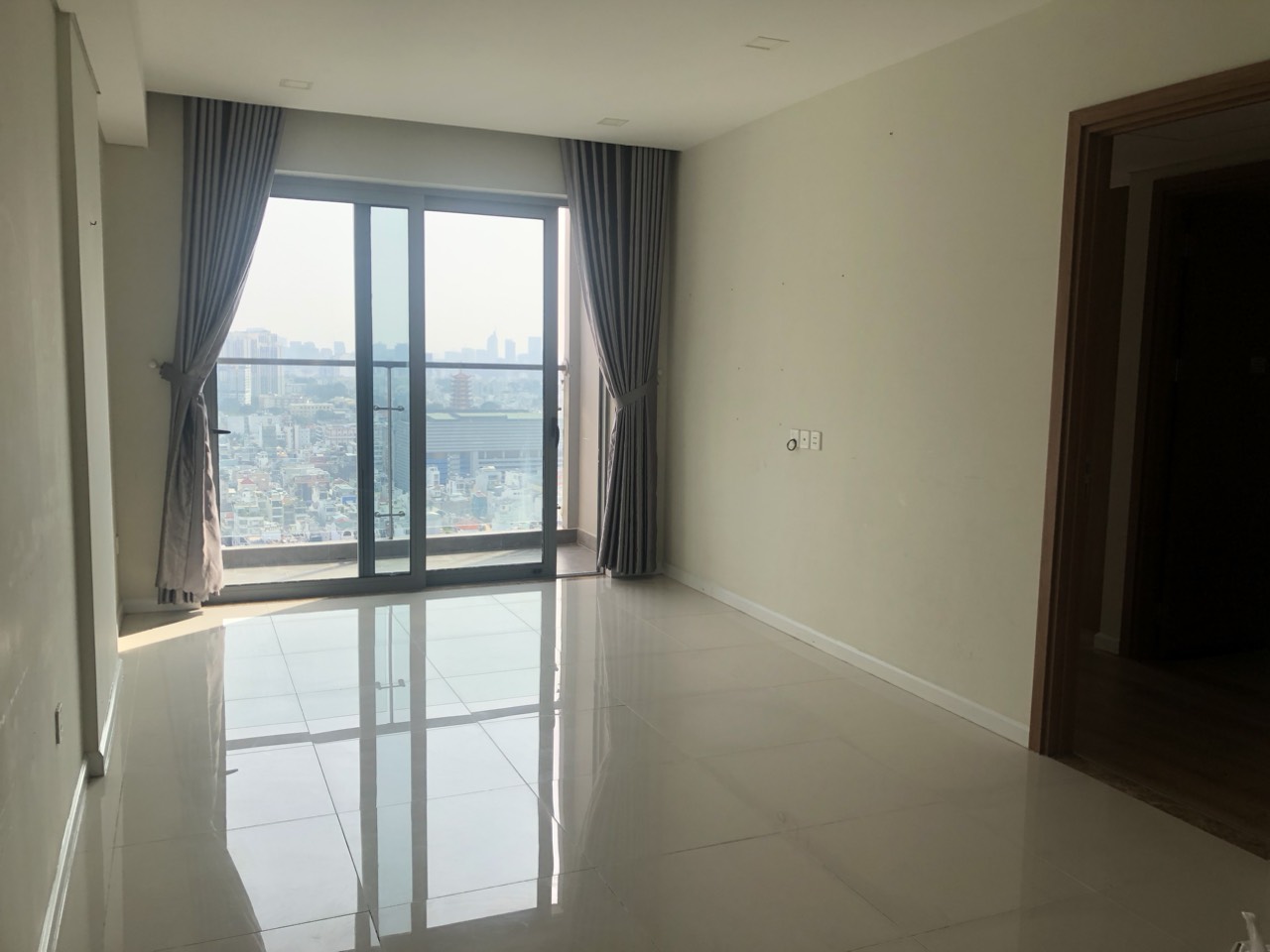 Cần cho thuê gấp căn hộ chung cư Rivera Park, Đ.Thành Thái, P.14, Quận 10 TP.HCM :