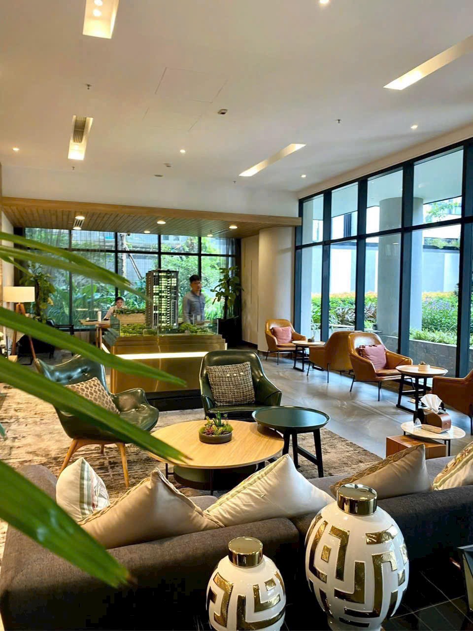 Căn hộ ZENITY, 608 Võ Văn Kiệt, P.Cầu Kho, Quận 1 : -	117m2, 3PN, 2WC, Full nội thất cao cấp xịn sò vào ở hoặc khai thác