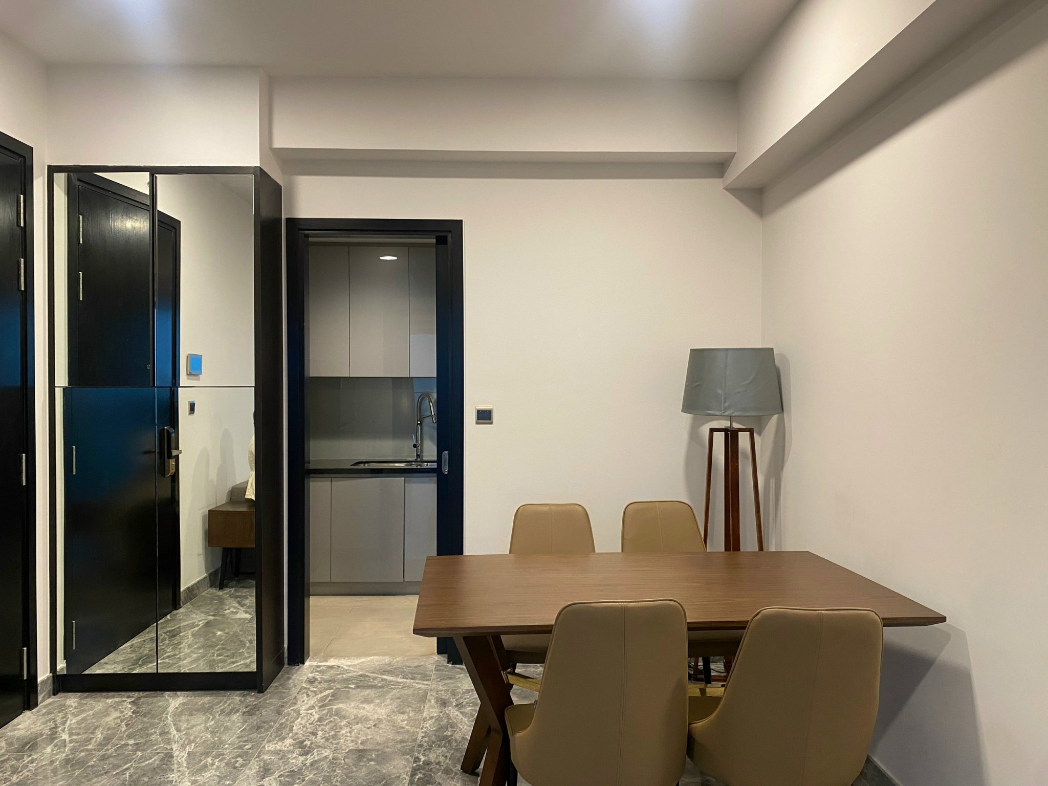 Căn hộ cao cấp D1 Mension, Địa chỉ: Số 608, Võ Văn Kiệt, Phường Cầu Kho, Quận 1, Tp Hồ Chí Minh.  - Diện tích siêu 105m2