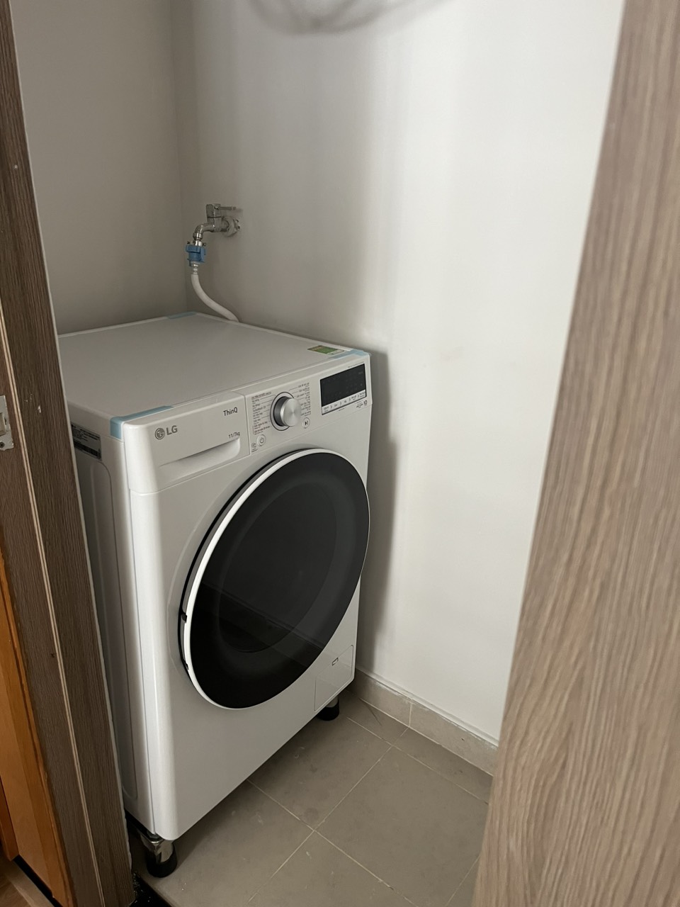 Cho thuê căn hộ Studio Icon56 Bến Vân Đồn, Phường 12, Quận 4 : -	Diện tích 44m2, có đầy đủ nội thất, tầng cao, view đẹp