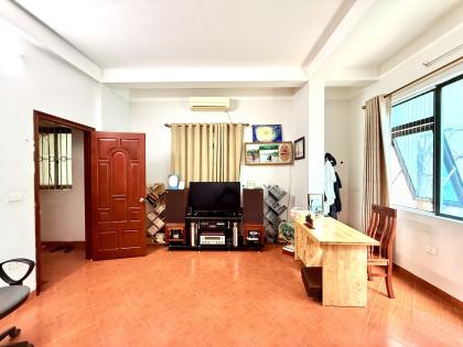 Bán nhà phố Trịnh Đình Cửu, Hoàng Mai, chủ tự xây, lô góc 3 thoáng, ô tô vào nhà, ngay gần phố