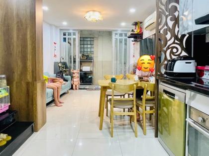 Sát Mặt Tiền - DT 36M2 Ngang 4M / 4 Tầng Đúc Với 3PN,3WC  Nguyễn Trọng Tuyển - PN
