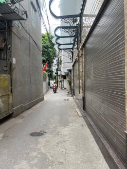 Ngõ hoàng quôc việt bán gấp nhà 5 tầng 43m2 , mặt tiền 3m,mặt ngõ 3m, gia 5tỷ hơn xị
