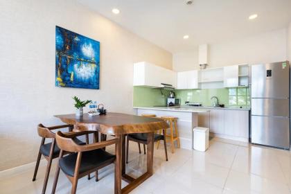 Cho thuê căn hộ 2pn, 2wc lớn diện tích 80m2 ở Icon 56 Bến Vân Đồn, Q.4.  - Khoá từ - Tủ lạnh dung tích lớn 340L - Giường