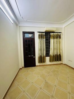 Bán nhà ngõ 23 Xuân La, diện tích 40m x 5 tầng, mặt tiền 4,3m, giá 6,3 tỷ