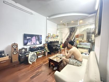 Cần bán nhà riêng 5 tầng chính chủ Nguyễn Đình Chiểu DT 60m giá 11.5 tỷ