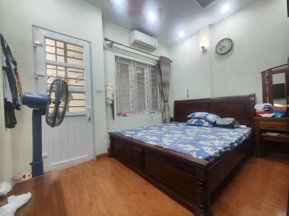 CHO THUÊ NHÀ NGUYÊN CĂN PHỐ QUAN HOA, CẦU GIẤY, 45M2, 5 TẦNG, 5 NGỦ SẴN NỘI THẤT, GẦN PHỐ