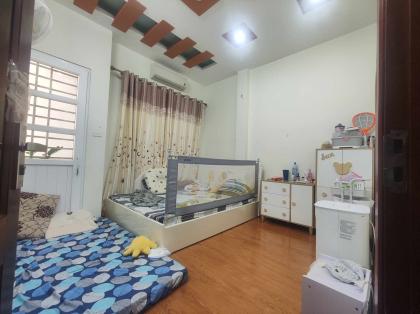 CHO THUÊ NHÀ NGUYÊN CĂN PHỐ QUAN HOA, CẦU GIẤY, 45M2, 5 TẦNG, 5 NGỦ SẴN NỘI THẤT, GẦN PHỐ