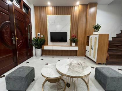 - ĐẦU NGÕ xuân đỉnh 35m2 ,5 tầng , mt 5m ,mặt ngõ 3,5m ,ngõ mặt tiền kinh doanh 8,7 tỷ