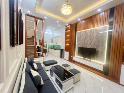 NHÀ ngõ xuân la S 45m2 ,5 tầng , mt 5m ,mặt ngõ 3m ,ngõ ba gác ,giá 6,3 tỷ