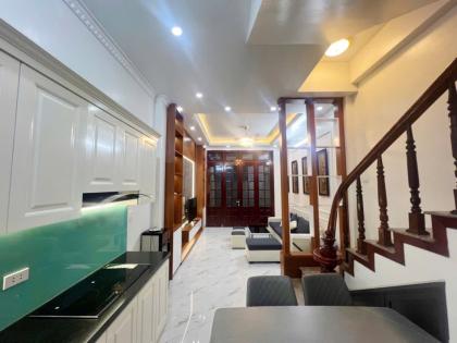 NHÀ ngõ xuân la S 45m2 ,5 tầng , mt 5m ,mặt ngõ 3m ,ngõ ba gác ,giá 6,3 tỷ