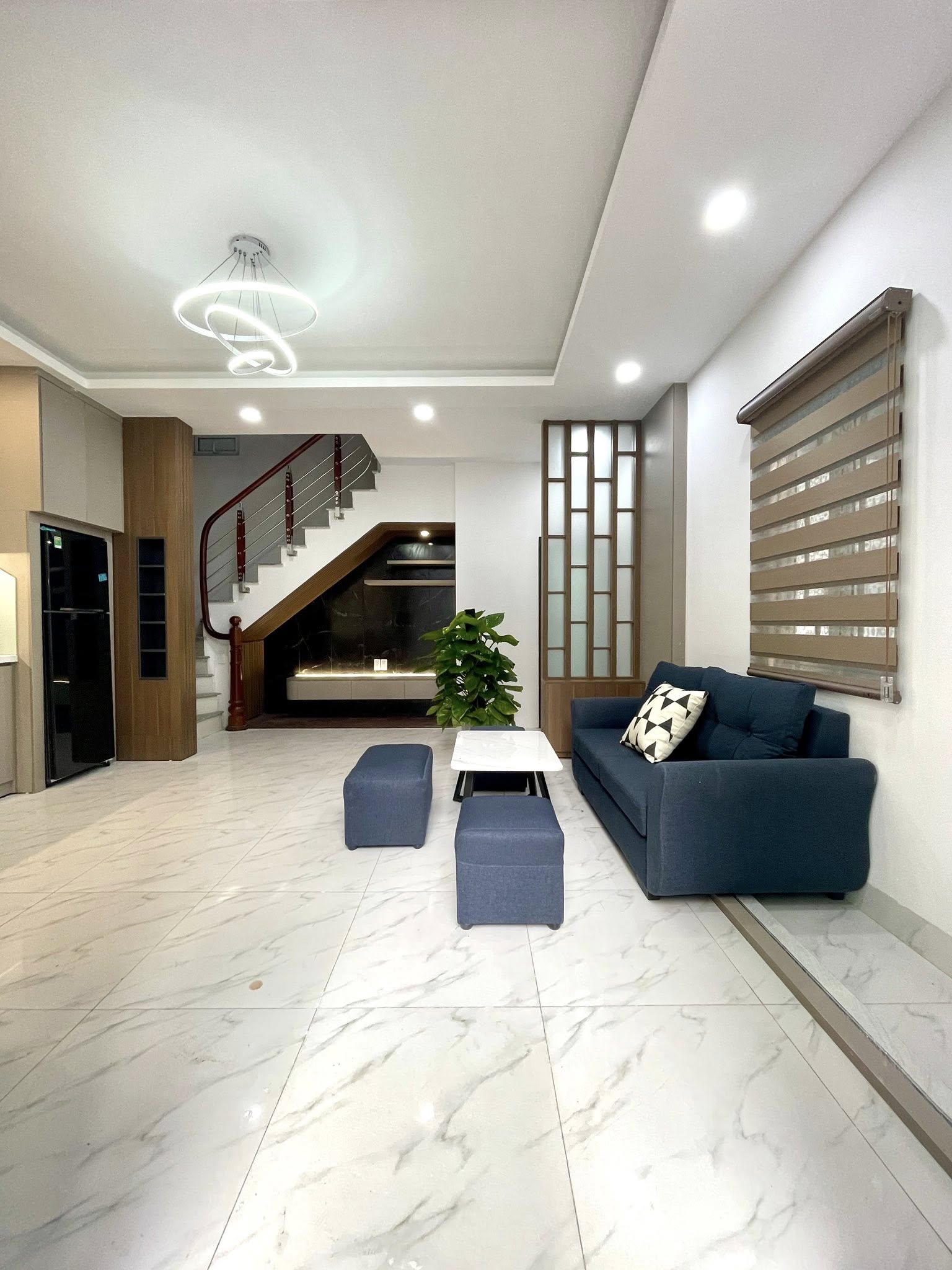 Ngõ NGUYỄN HOÀNG TÔN 38m2, 5 tầng .mặt tiền 4m. 2 thoáng, giá 4.5tỷ