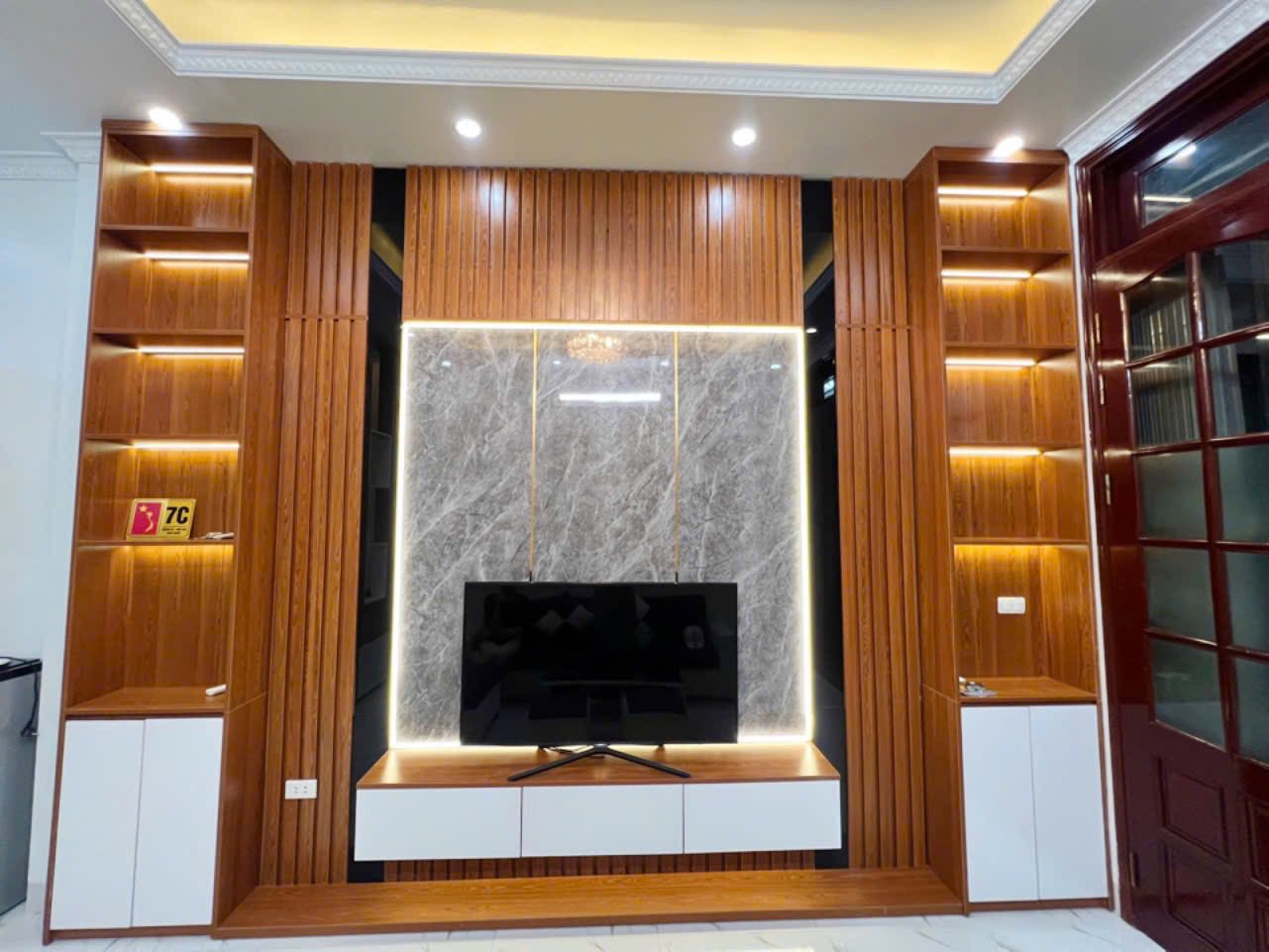 Ngõ NGUYỄN HOÀNG TÔN 38m2, 5 tầng .mặt tiền 4m. 2 thoáng, giá 4.5tỷ