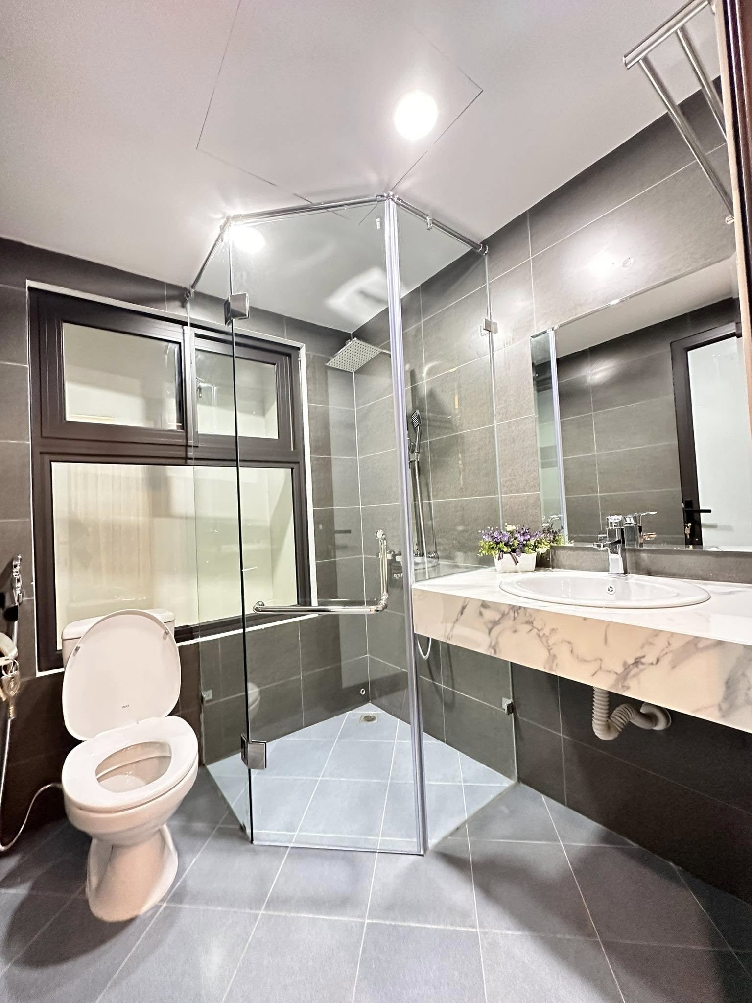 Ngõ NGUYỄN HOÀNG TÔN 38m2, 5 tầng .mặt tiền 4m. 2 thoáng, giá 4.5tỷ