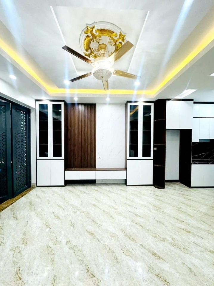Ngõ NGUYỄN HOÀNG TÔN 38m2, 5 tầng .mặt tiền 4m. 2 thoáng, giá 4.5tỷ