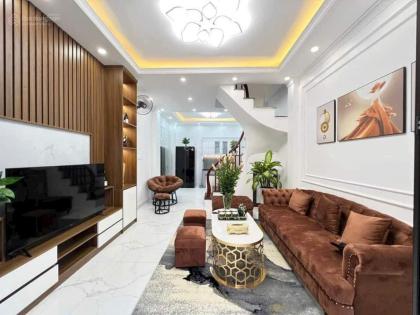 Bán nhà Võ Chí Công 33m2, 2 thoáng, ô tô, nội thất chủ tặng, nhỉnh 6 tỷ.