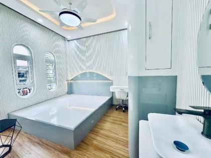 Nhỏ Xinh - DT 24M2 - 4 Tầng Với  3PN , 4WC - Tô Hiến Thành - Q10