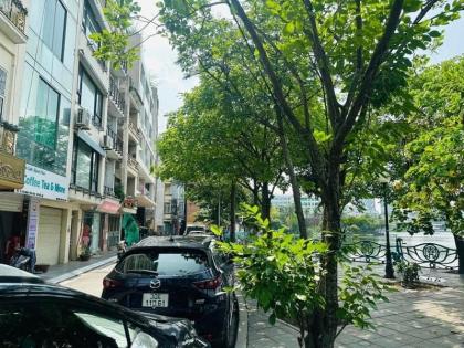 Bán Nhà Mặt Phố Quận Tây Hồ 37m5T VIEW Hồ Tây 2 THOÁNG Vừa Ở Vừa KD 24,5 Tỷ Vũ Miên.