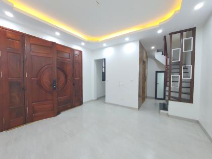 Bán nhà đường Yên Hòa, Cầu Giấy, 5 tầng thang máy mới, mặt tiền rộng, sổ đỏ vuông đẹp