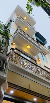 Bán nhà Phạm Văn Đồng, 34m2, phân lô, ô tô, nội thất chủ tặng,  nhỉnh 5tỷ.