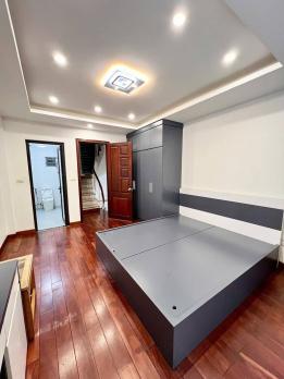 Bán nhà Quan Nhân ,diện tích 31/33m x 6 tầng, mặt tiền 4m, giá 8.5 tỷ.