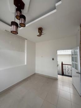 Hoàn Công Đủ - Hẻm Thông , DT 30M2 ,4 Tầng Đúc Với 3PN,3WC - Hoà Hưng - Q10