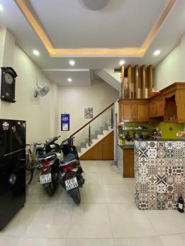 Hẻm Thông - DT(4M x 7,5M)3 Tầng Đúc Với 3PN,2WC - HOÀNG SA - Q3