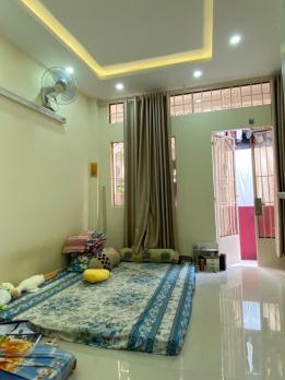 Hẻm Thông - DT(4M x 7,5M)3 Tầng Đúc Với 3PN,2WC - HOÀNG SA - Q3