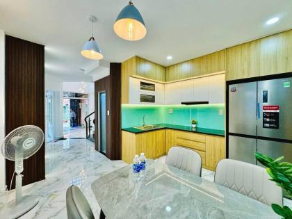 Trung tâm Gò vấp, Nhà đẹp 5 tầng - NGAY BV 175 - SIÊU THỊ NGÃ 5. Hẻm xe hơi. 7,5 tỷ