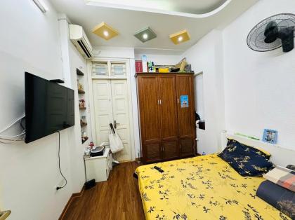 Bán nhà đường Đê La Thành nhỏ, Đống Đa, nhà đẹp ở luôn, 2 thoáng, gần phố