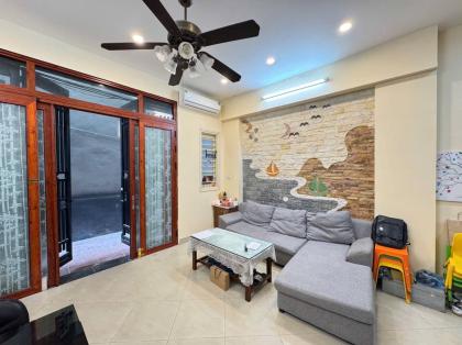 Chính chủ bán gấp, Đường Láng, Đống Đa 43m x5Tầng, MT 5m, 10,9 tỷ.