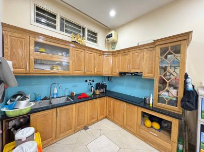Chính chủ bán gấp, Đường Láng, Đống Đa 43m x5Tầng, MT 5m, 10,9 tỷ.