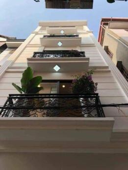 Bán nhà Phạm Văn Đồng, 40m2, phân lô, ô tô, nội thất chủ tặng,  nhỉnh 7tỷ.