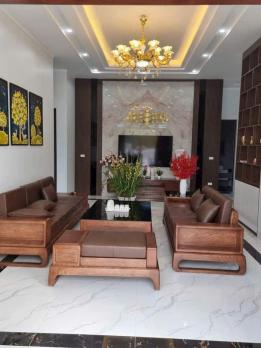 Bán nhà Phạm Văn Đồng, 40m2, phân lô, ô tô, nội thất chủ tặng,  nhỉnh 7tỷ.